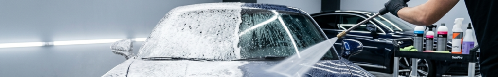 Tout savoir sur le detailing auto : Le Guide Complet 2026 Une voiture brillante grâce au Guide ultime du detailing auto.
